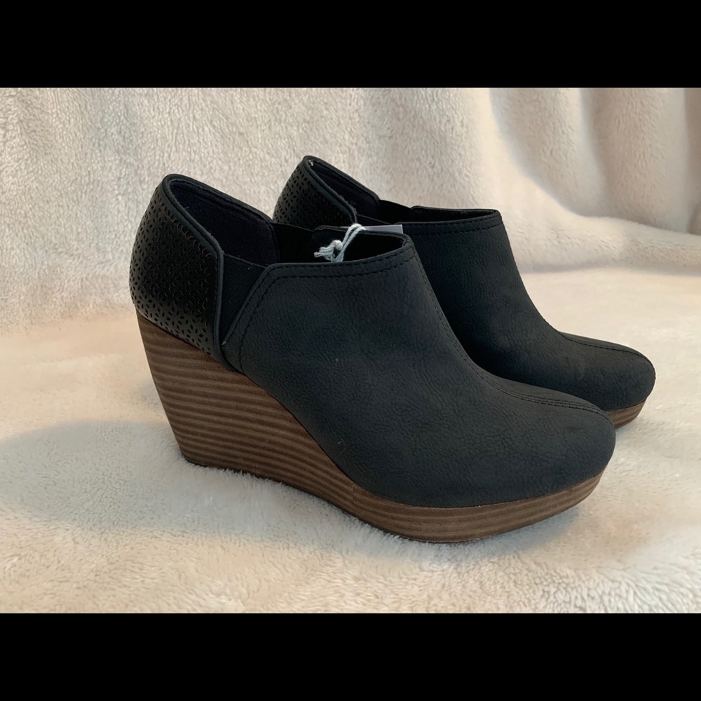 Dr. Scholls Harlow wedge, new with tags. Size 7